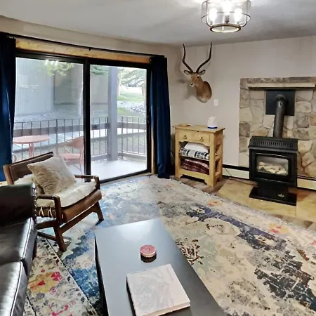 Stylish 2Br Home Near Skiing With Hot Tub Access